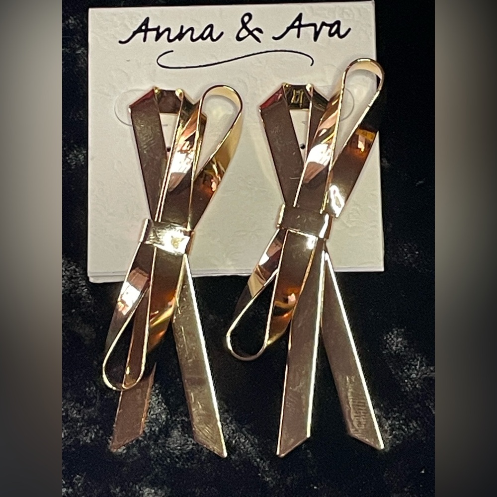 Anna & Ava Gold Bow Earrings